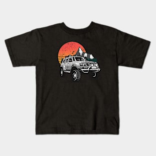 Vintage off-road vehicle adventure Kids T-Shirt